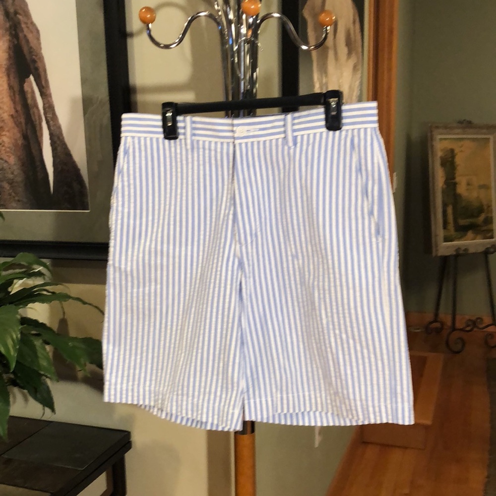 Men’s Alex Cannon seersucker shorts.